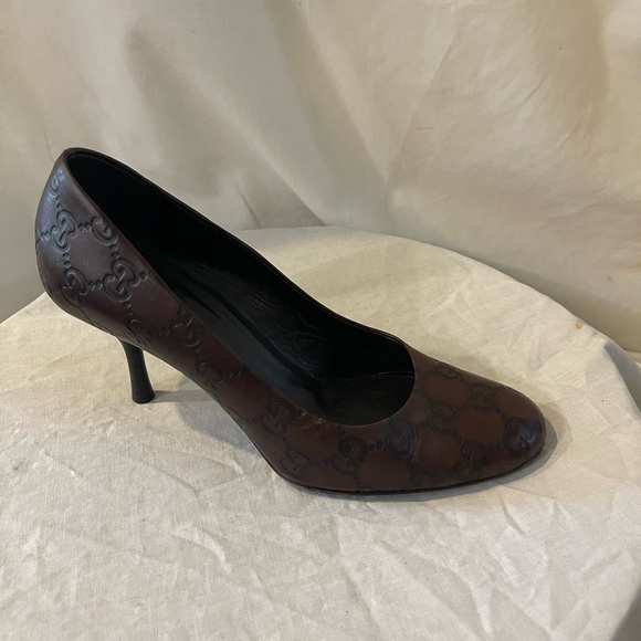 Gucci Monogram Leather Pumps - Picture 1 of 9